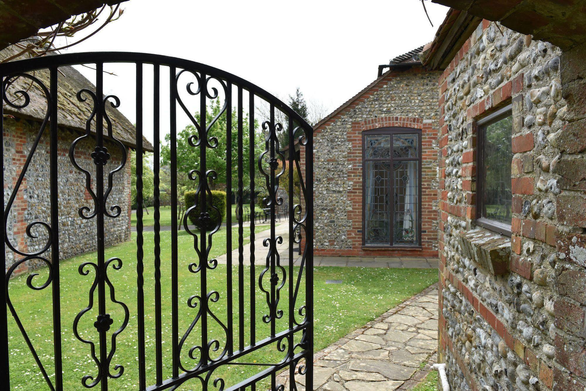 Old Selden Farm B&B Clapham  Exterior foto