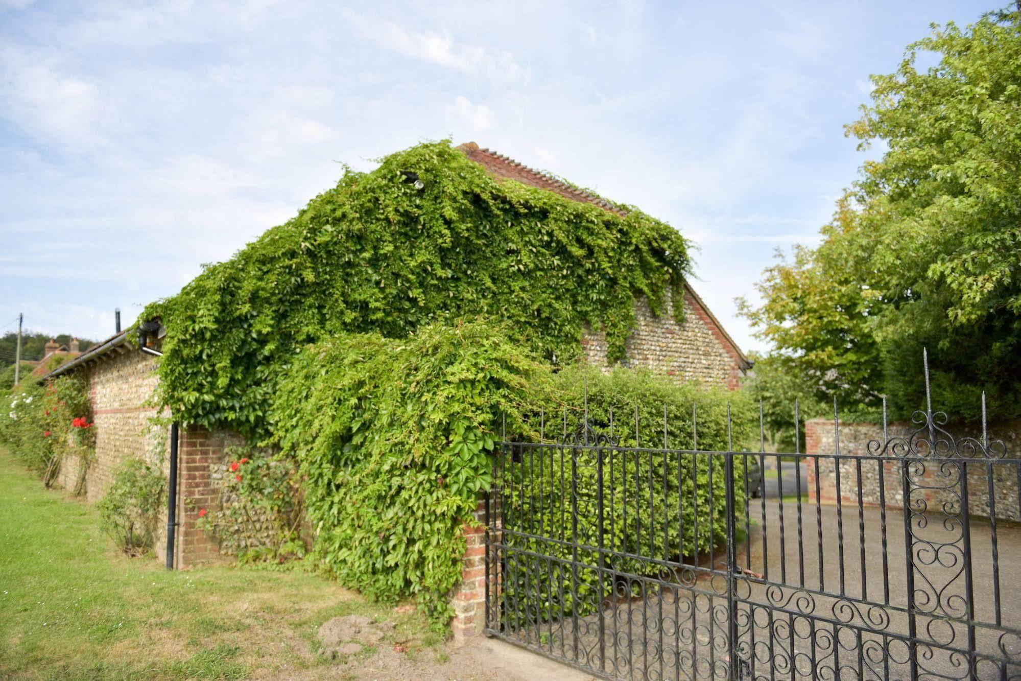 Old Selden Farm B&B Clapham  Exterior foto